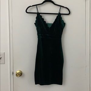 Scalloped Velvet Green Formal Mini Dress